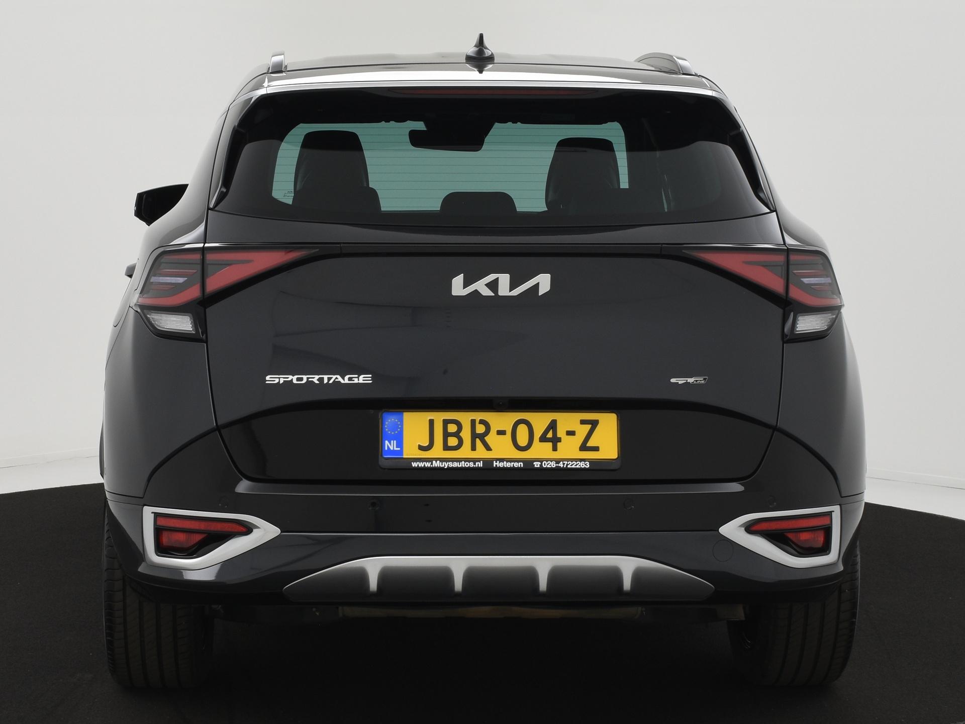 47203764-8.jpg