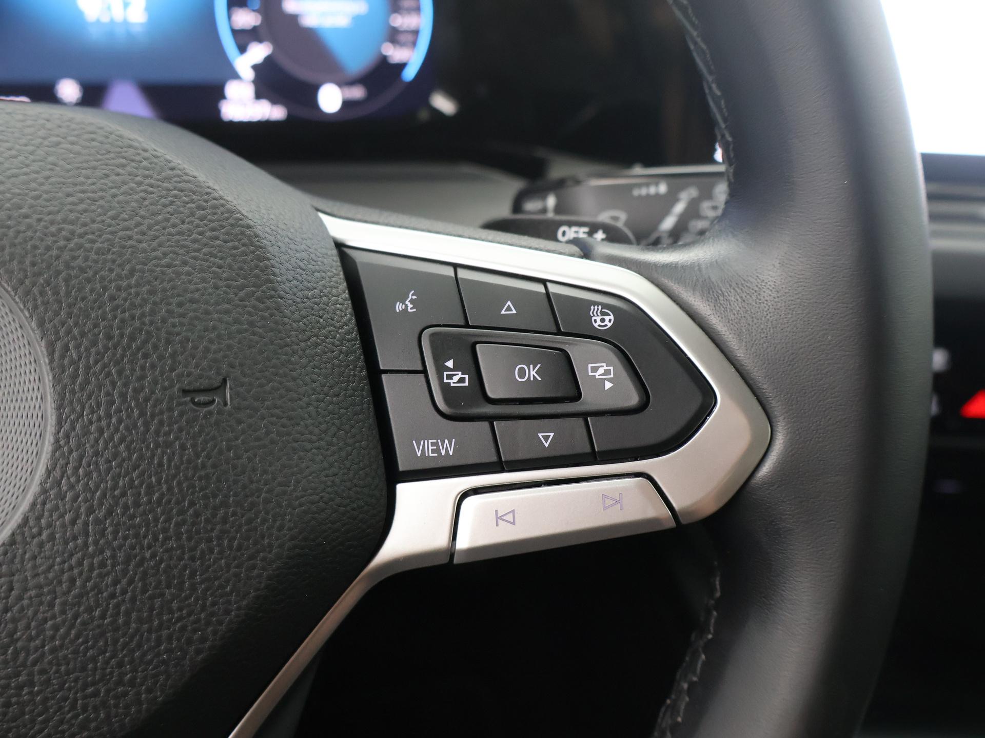 48409046-23.jpg
