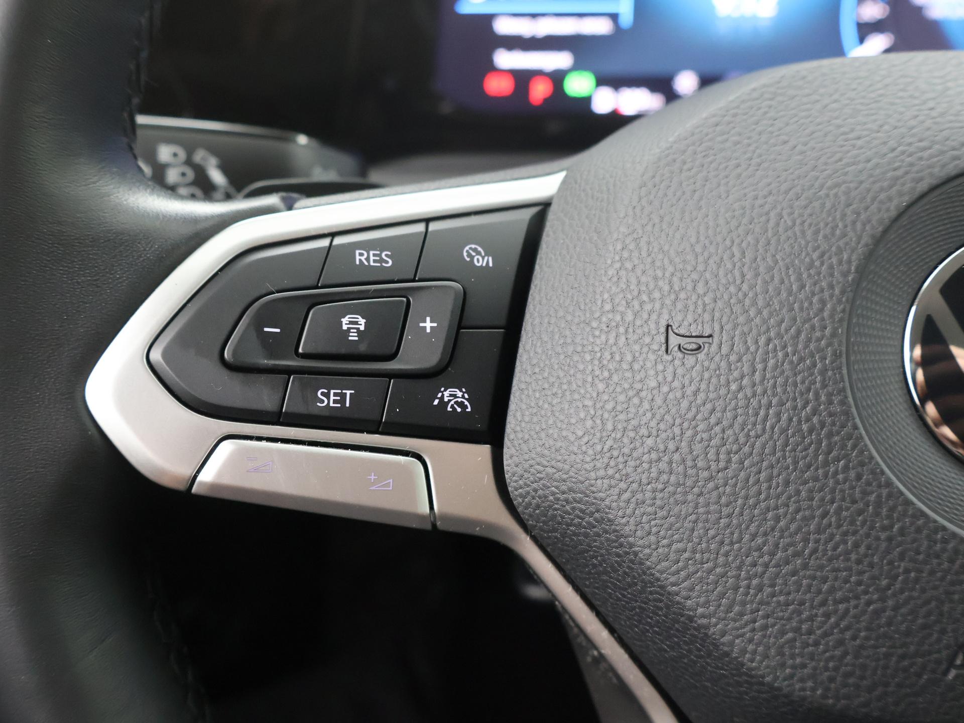 48409046-24.jpg
